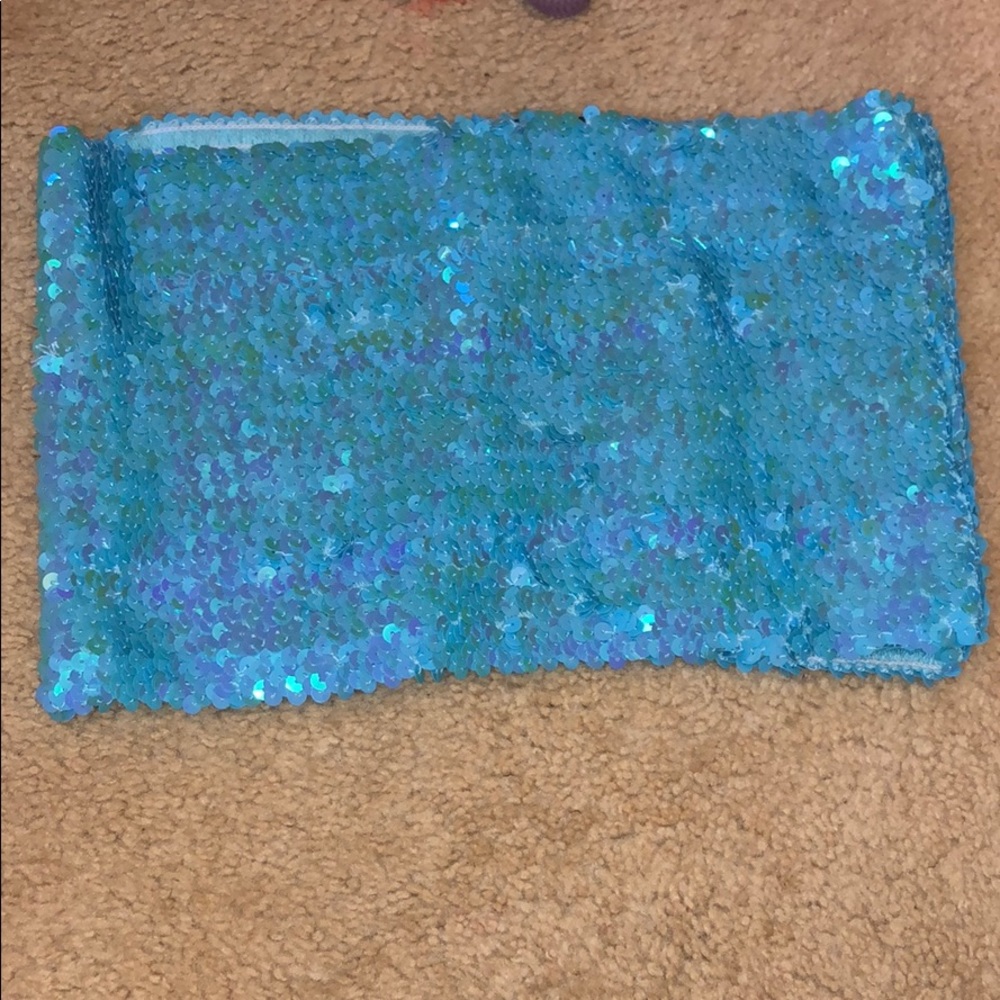 Sequenced crop top